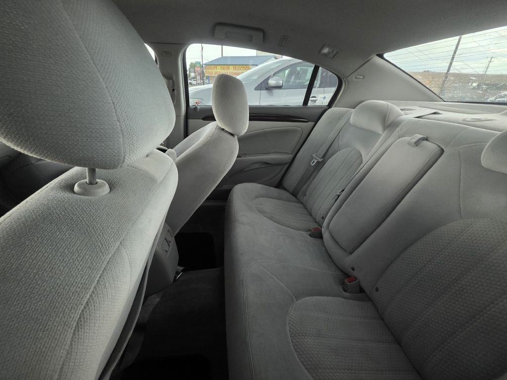 2010 Buick Lucerne Image 5