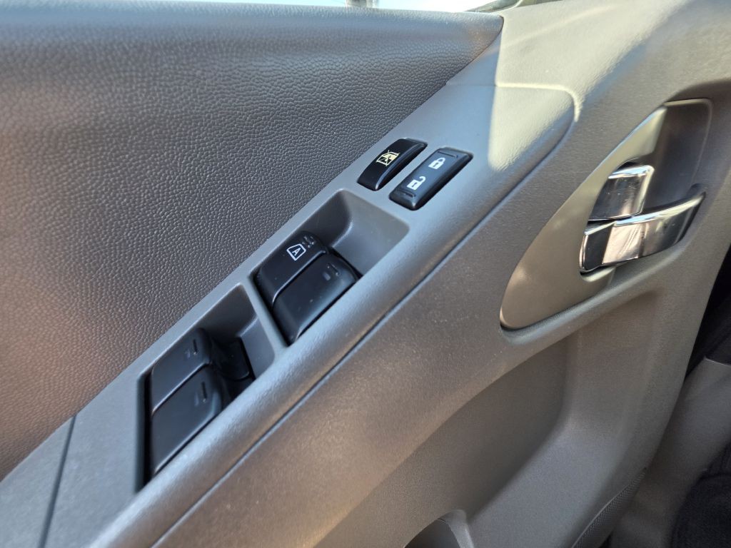 2012 Nissan Frontier Image 9