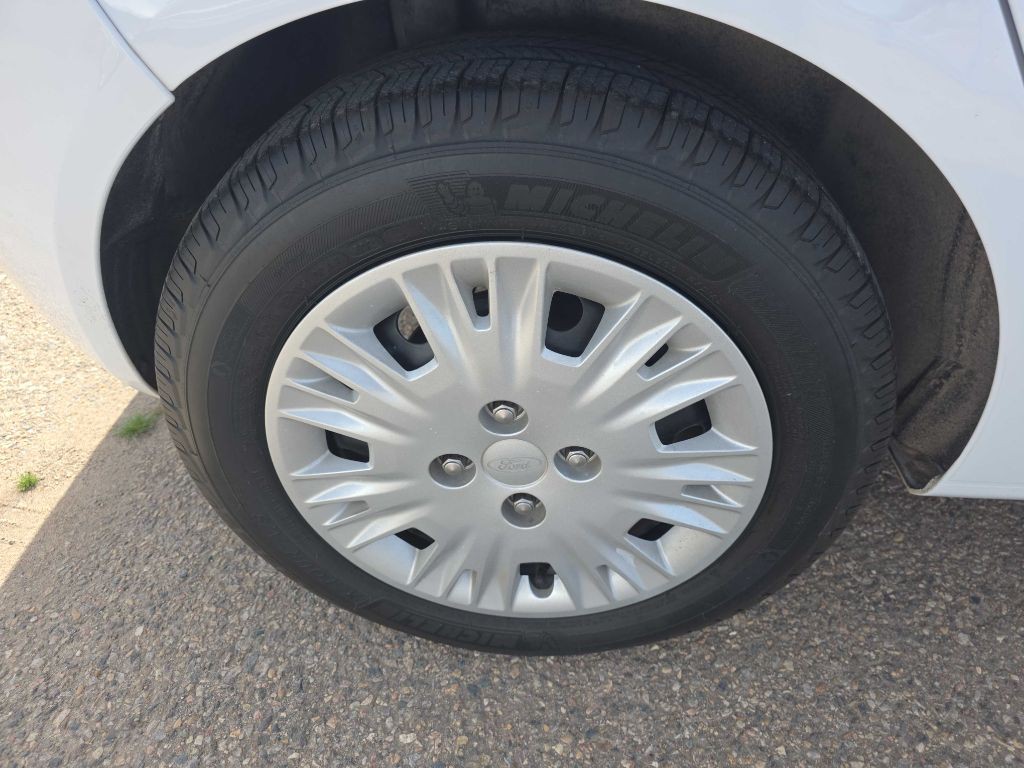 2017 Ford Fiesta Image 9