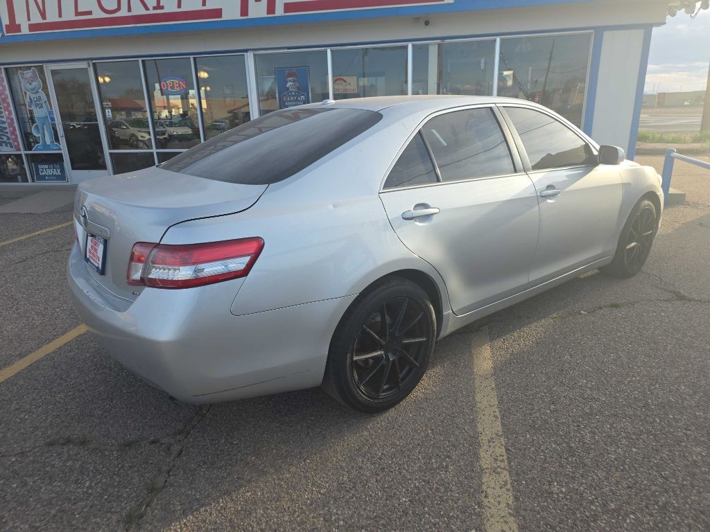 2011 Toyota Camry Image 2