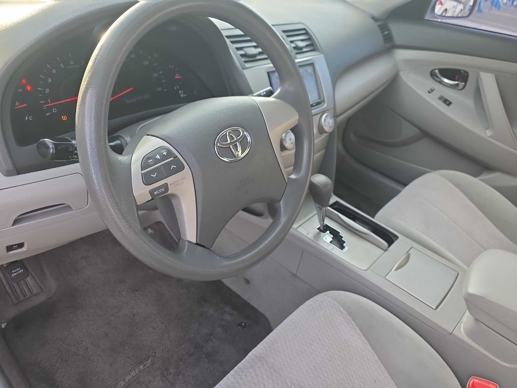 2011 Toyota Camry Image 3