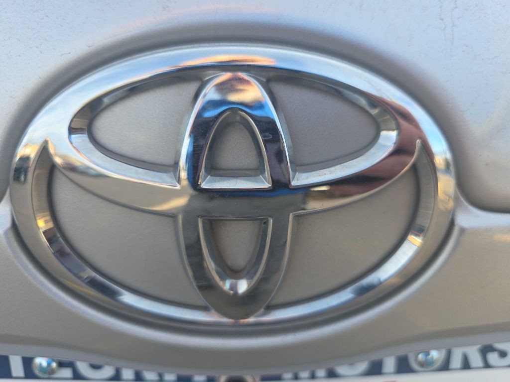 2011 Toyota Camry Image 11