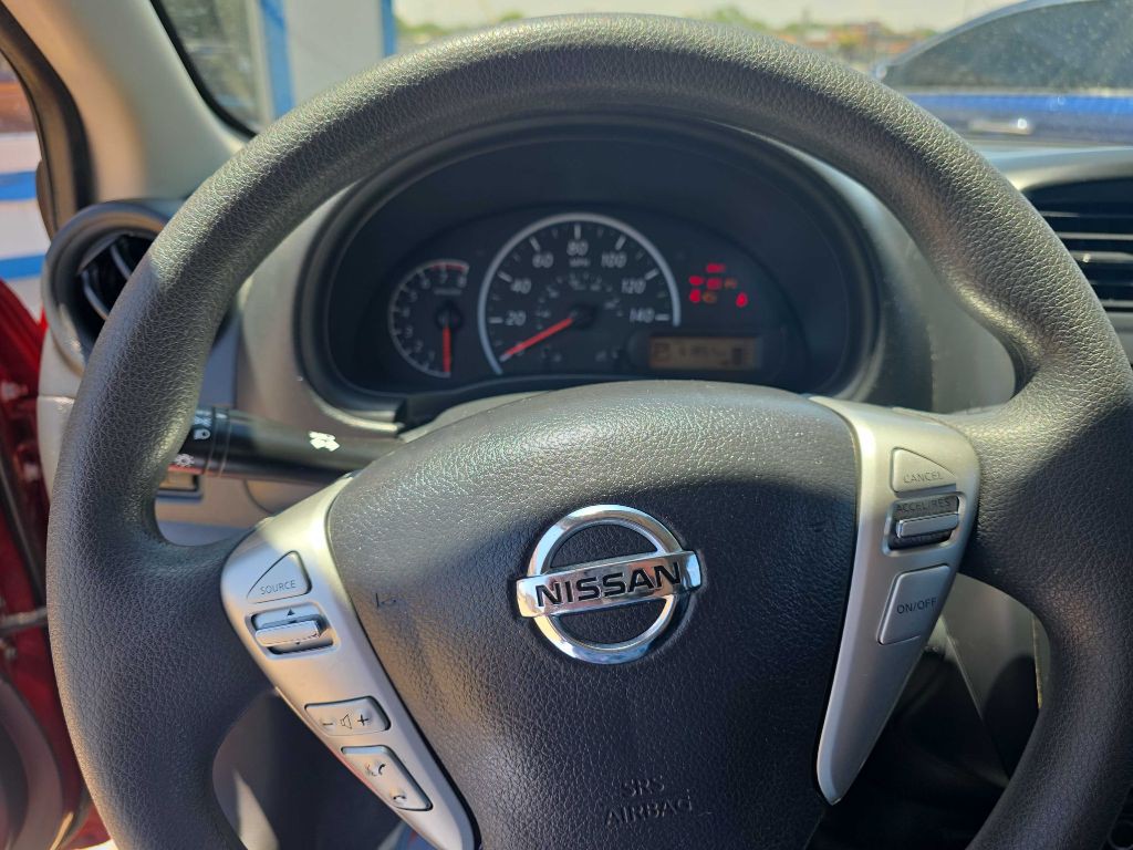 2018 Nissan Versa Image 4