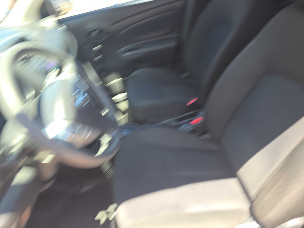2018 Nissan Versa Image 11