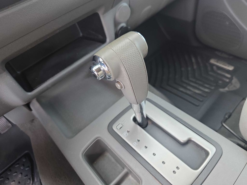 2008 Nissan Frontier Image 8