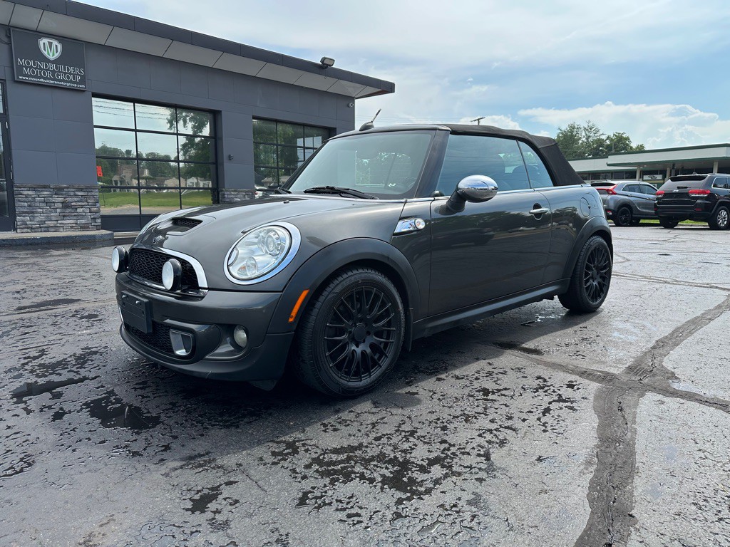 2011 MINI Cooper Image 1