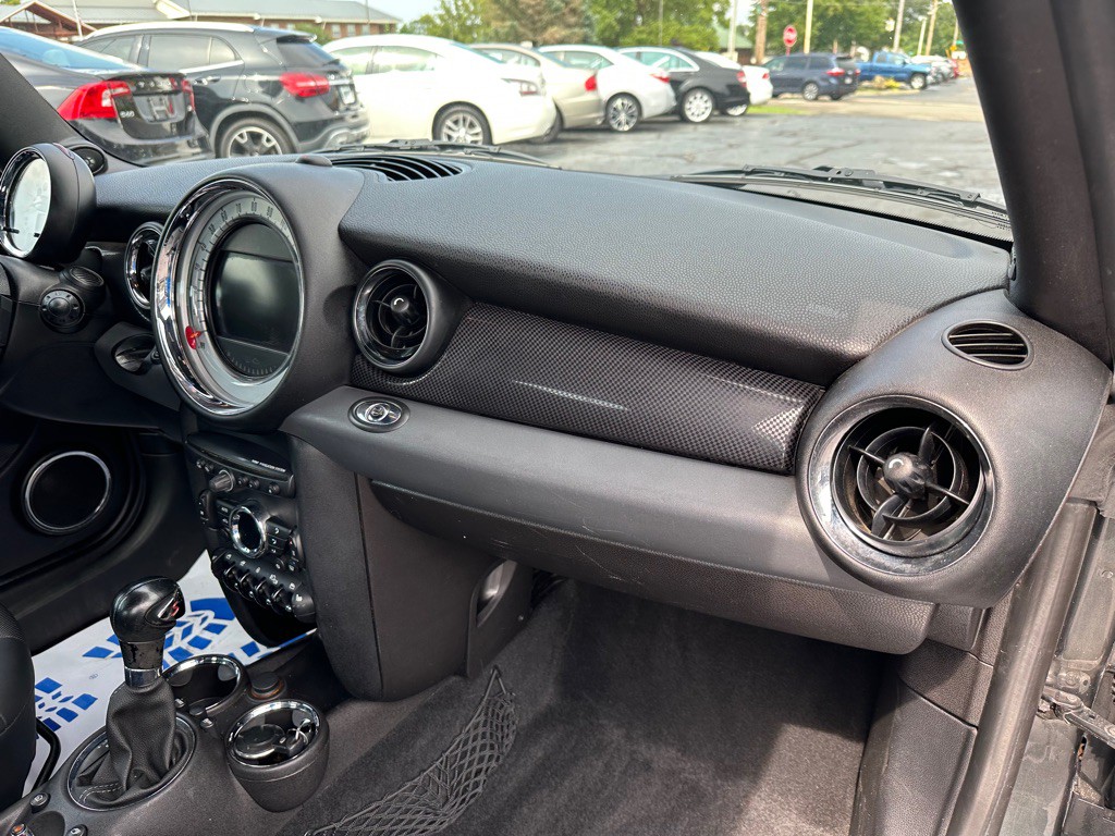 2011 MINI Cooper Image 11