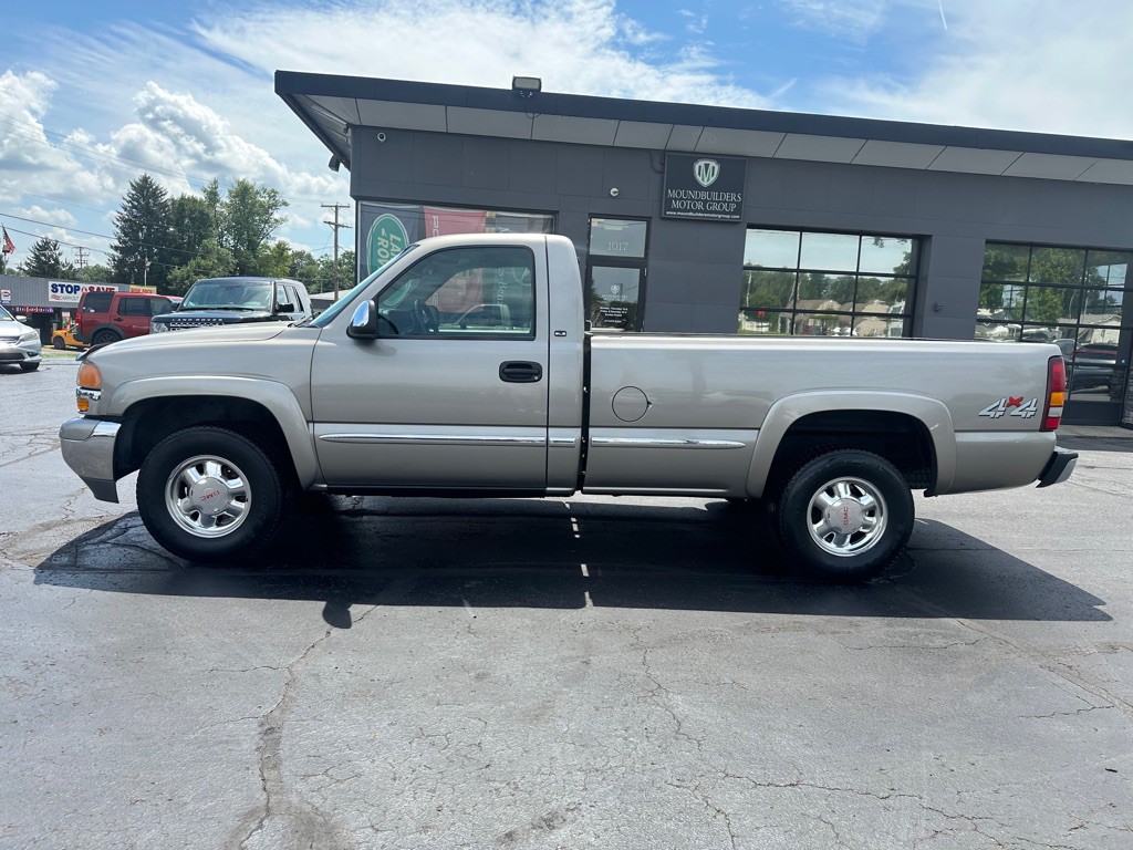 2002 GMC Sierra Image 2