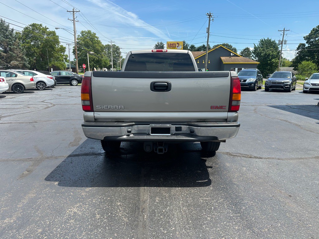2002 GMC Sierra Image 8