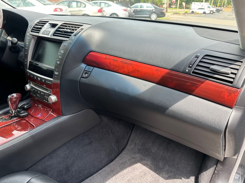 2010 Lexus LS 460 Image 11