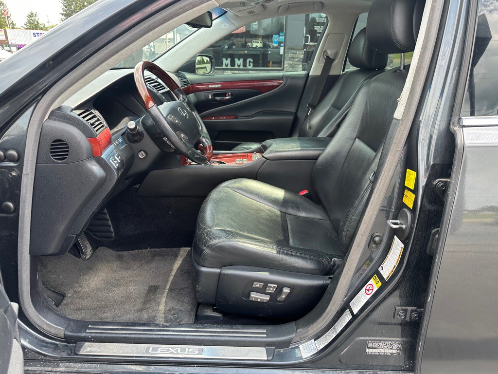 2010 Lexus LS 460 Image 12