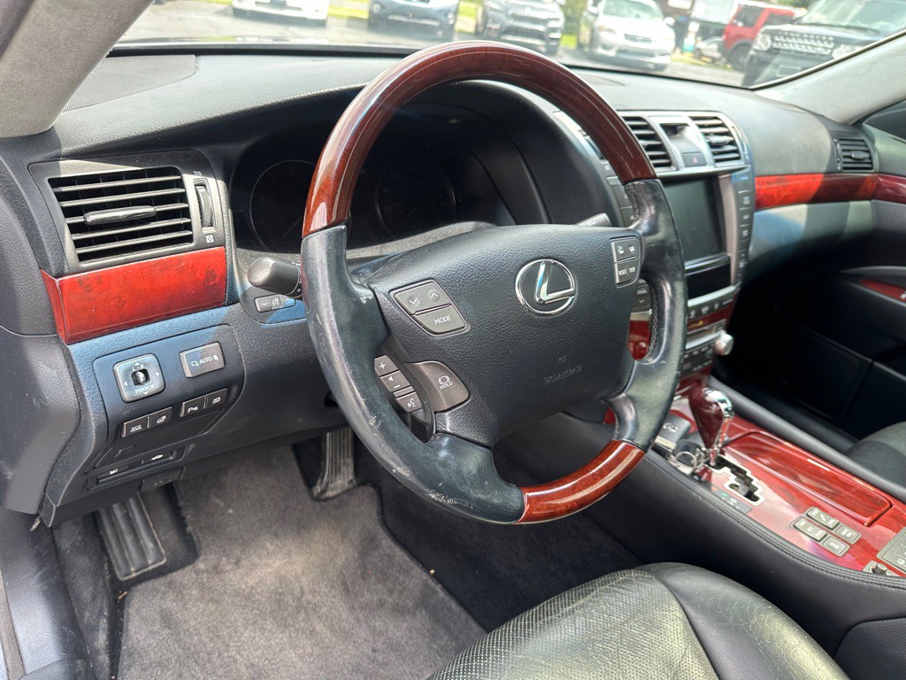 2010 Lexus LS 460 Image 13