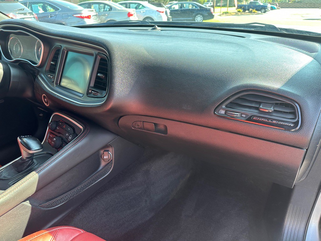 2015 Dodge Challenger Image 11