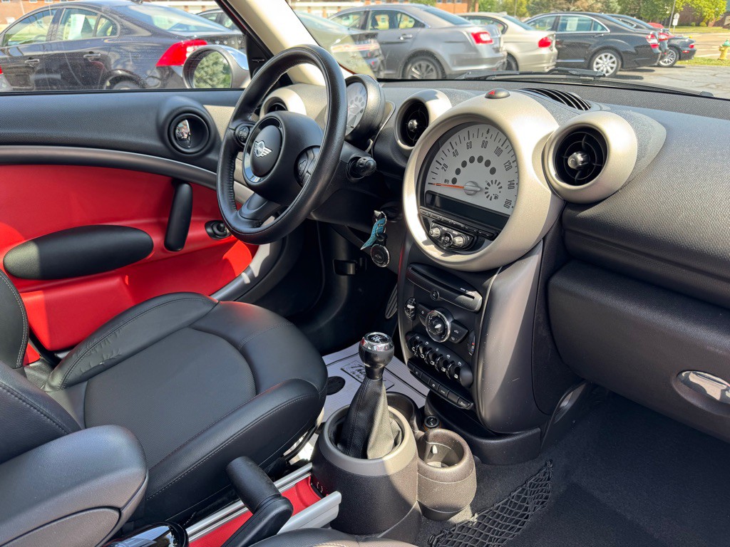 2012 MINI Countryman Image 11