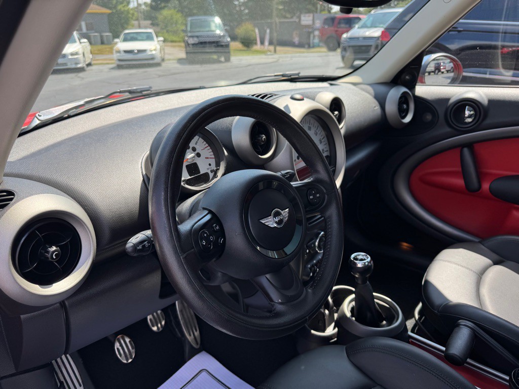 2012 MINI Countryman Image 13