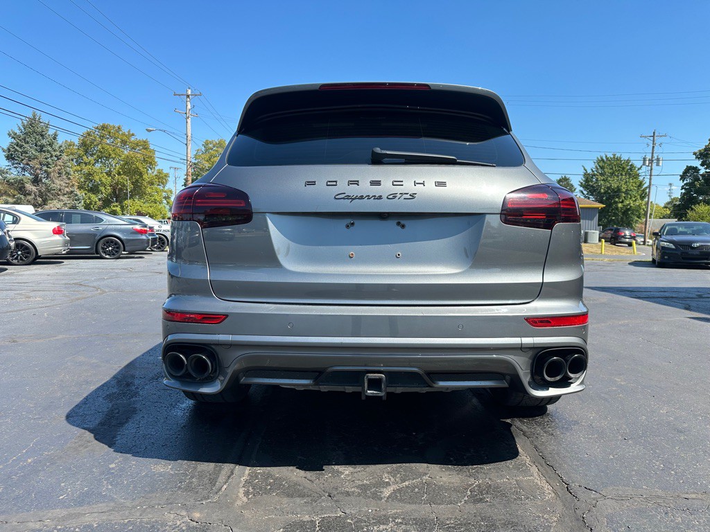 2016 Porsche Cayenne Image 8