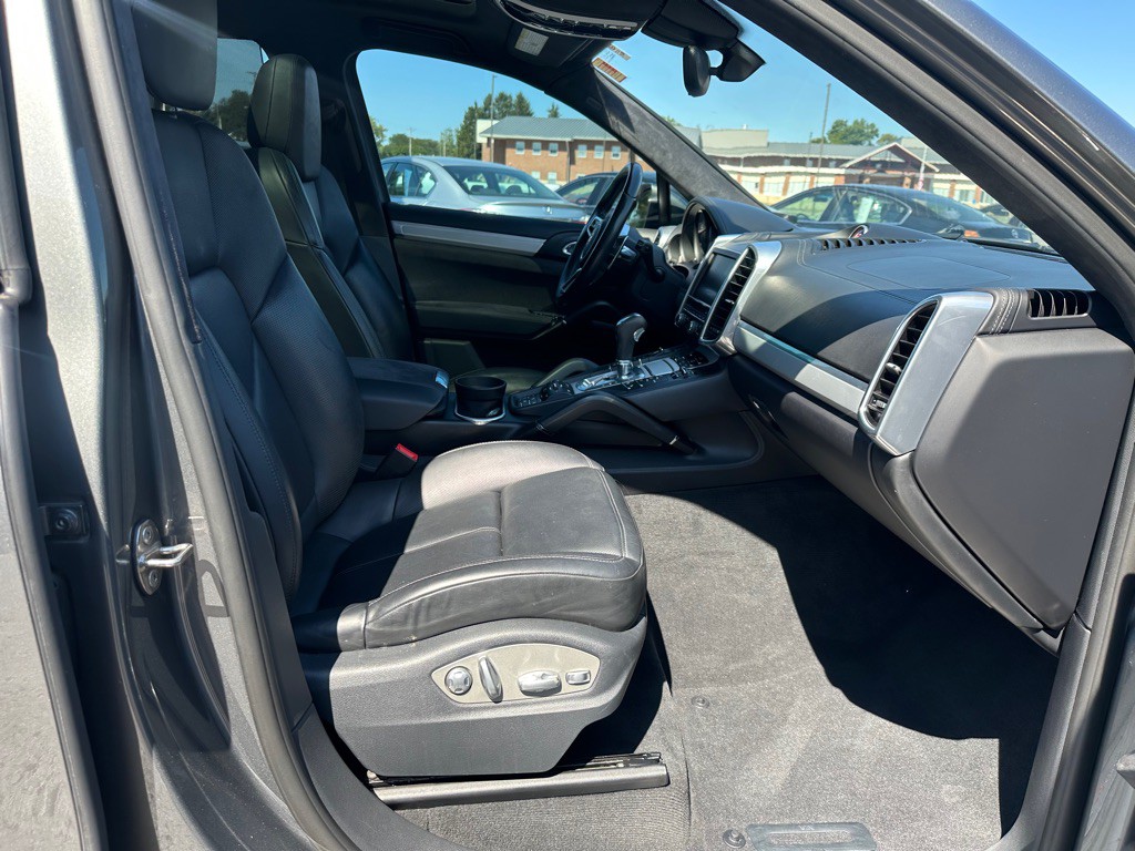 2016 Porsche Cayenne Image 10