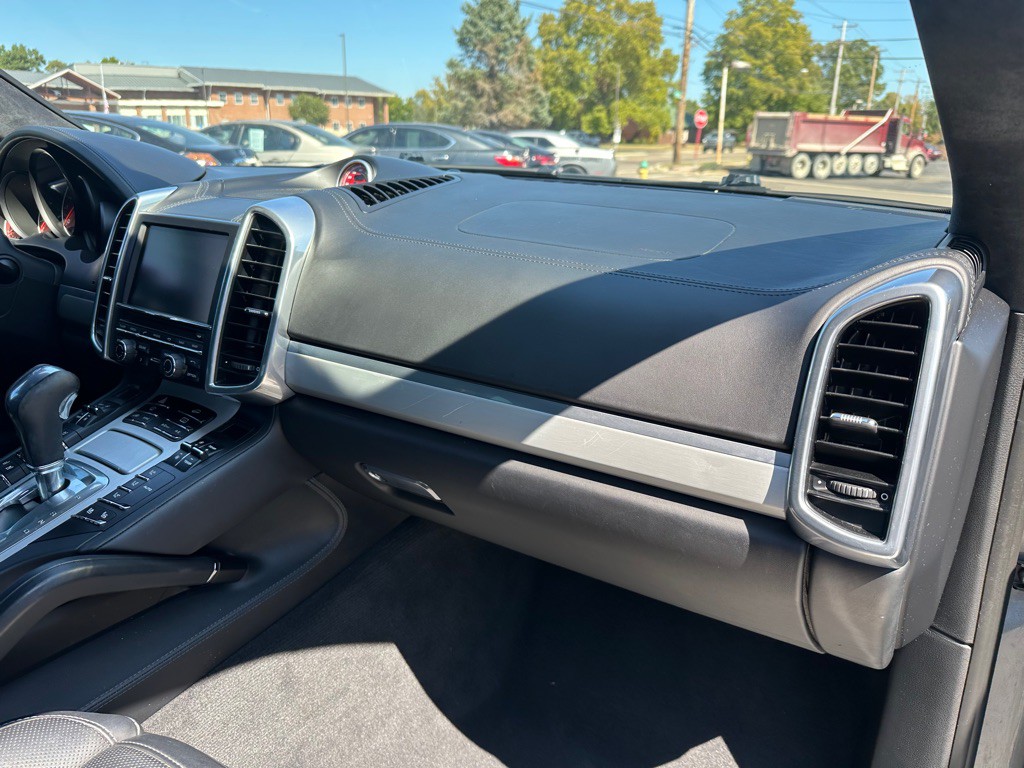 2016 Porsche Cayenne Image 11