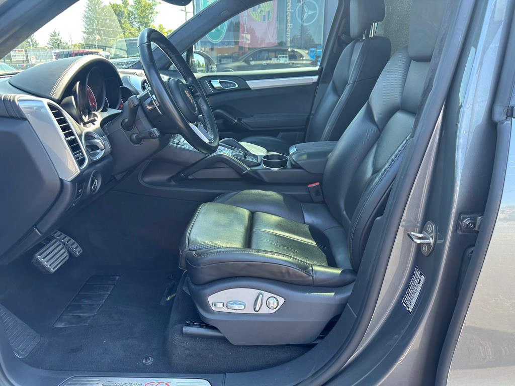 2016 Porsche Cayenne Image 12