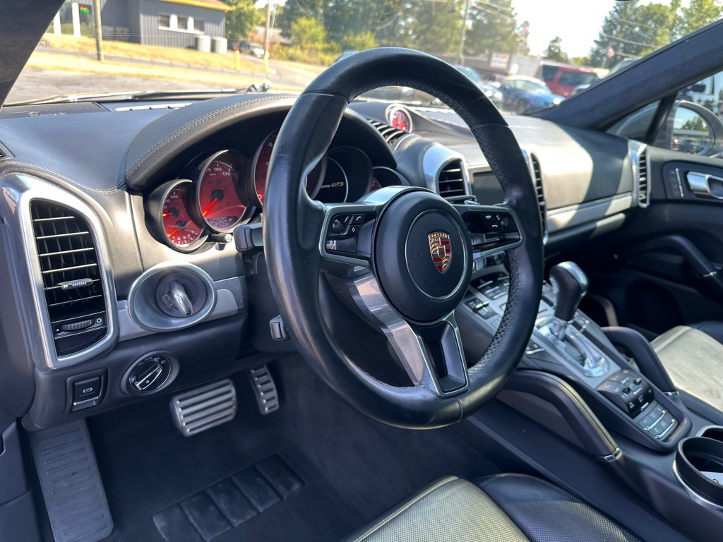 2016 Porsche Cayenne Image 13
