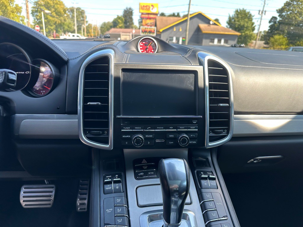 2016 Porsche Cayenne Image 14