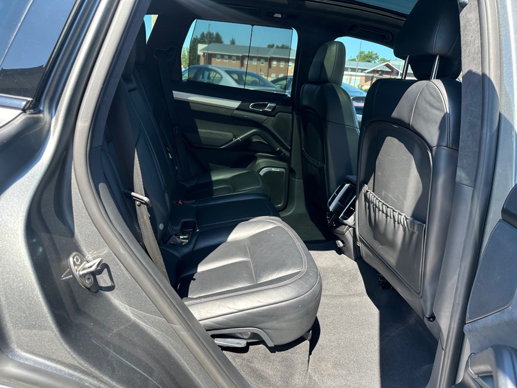 2016 Porsche Cayenne Image 15