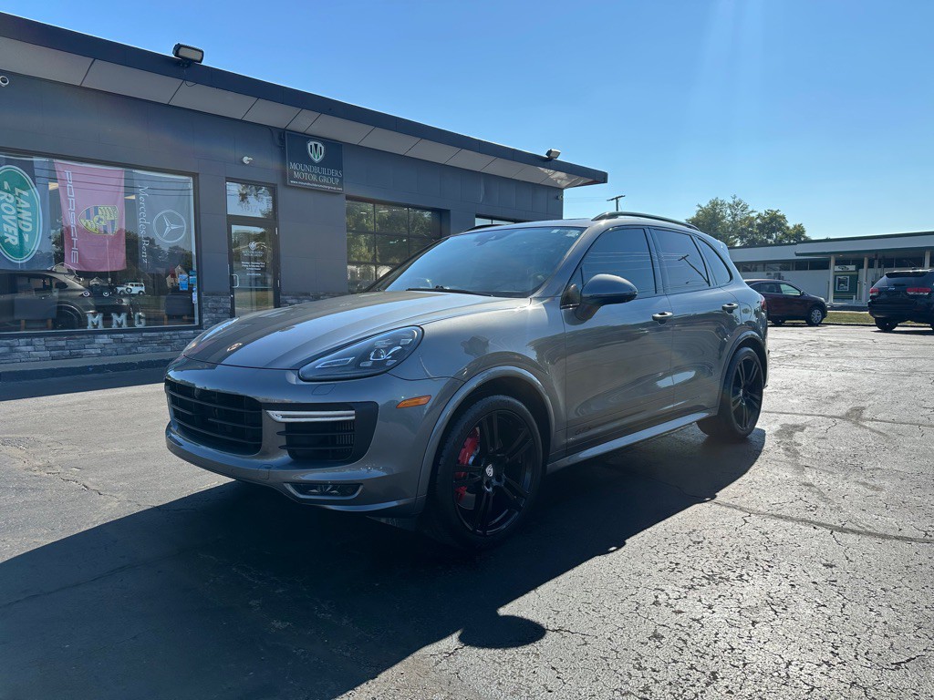 2016 Porsche Cayenne Image 1
