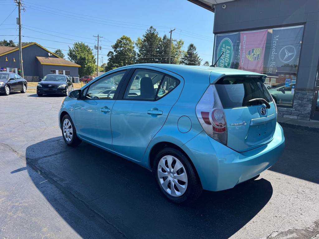 2013 Toyota Prius Image 3