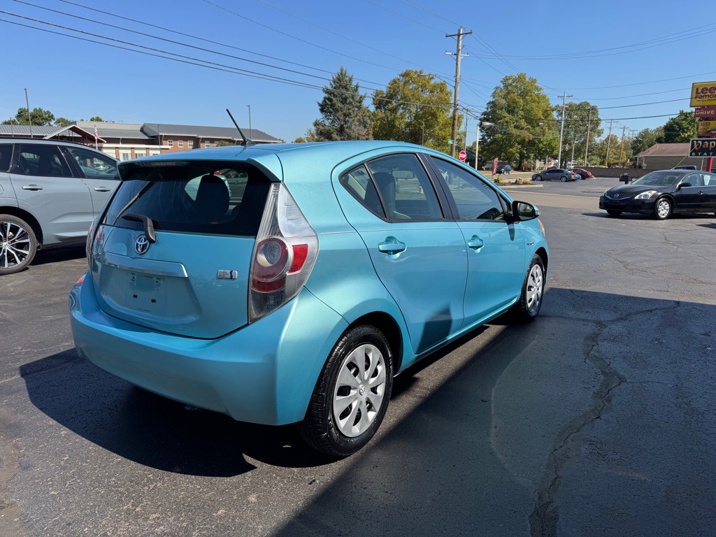 2013 Toyota Prius Image 6