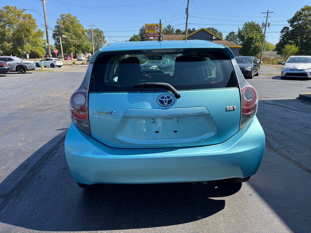 2013 Toyota Prius Image 8