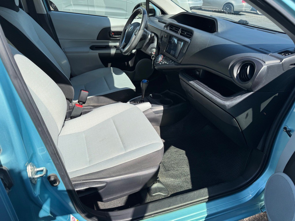 2013 Toyota Prius Image 10