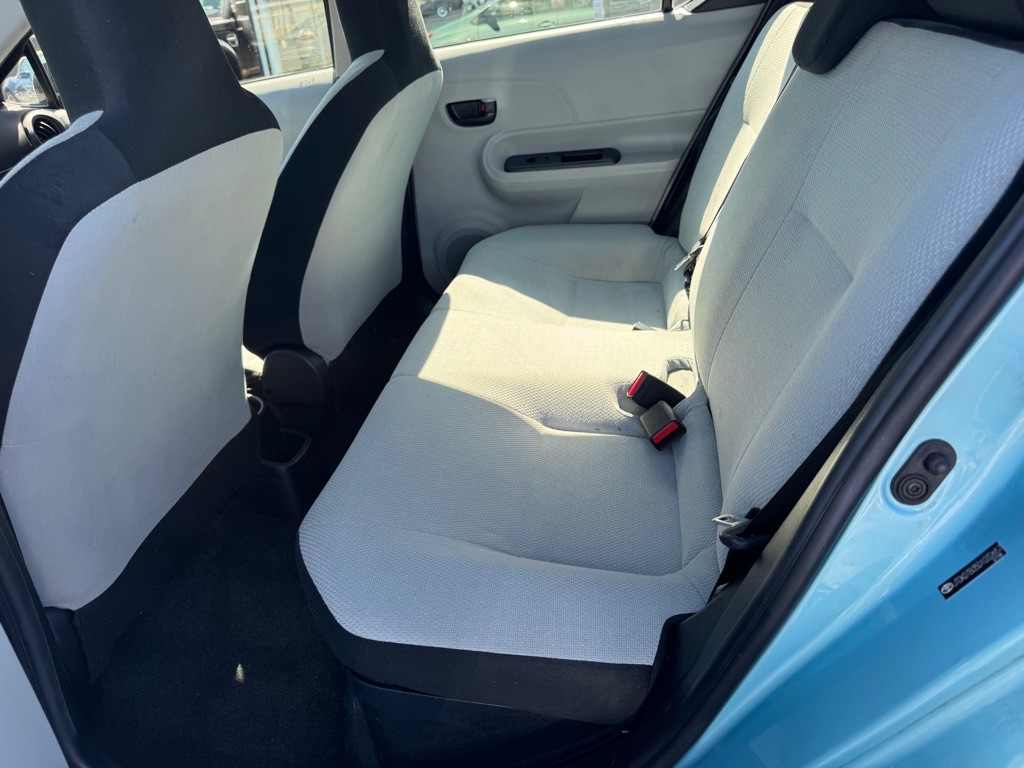 2013 Toyota Prius Image 16