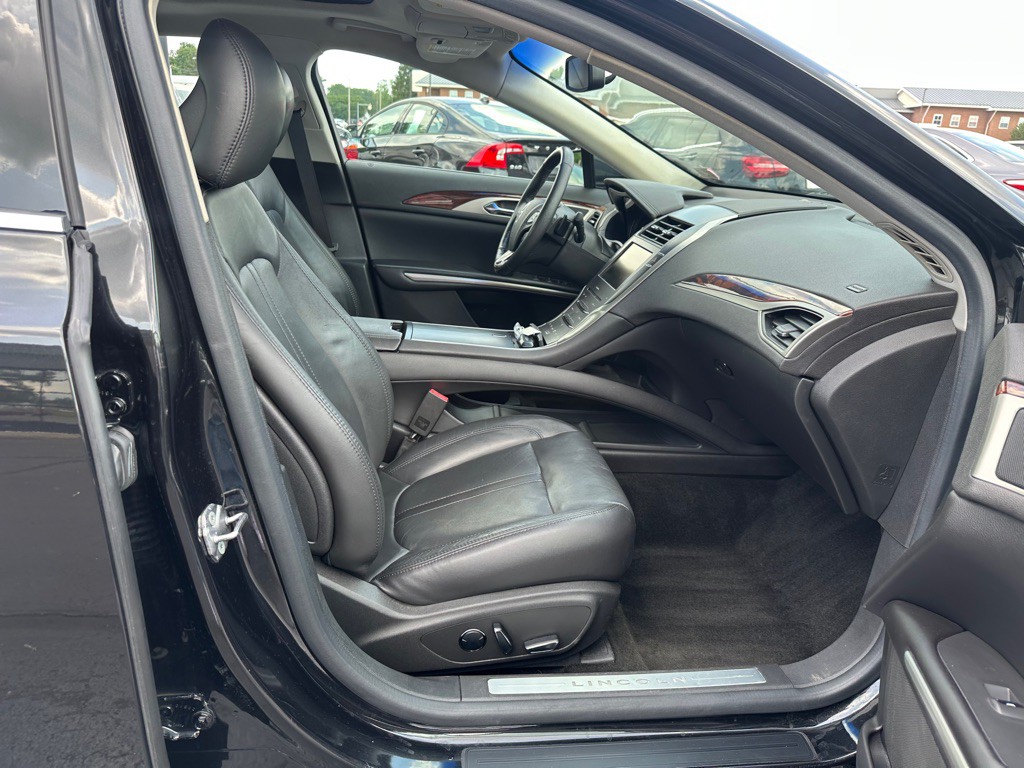 2013 Lincoln MKZ Image 10