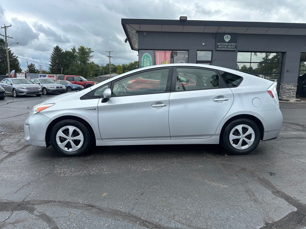 2015 Toyota Prius Image 2