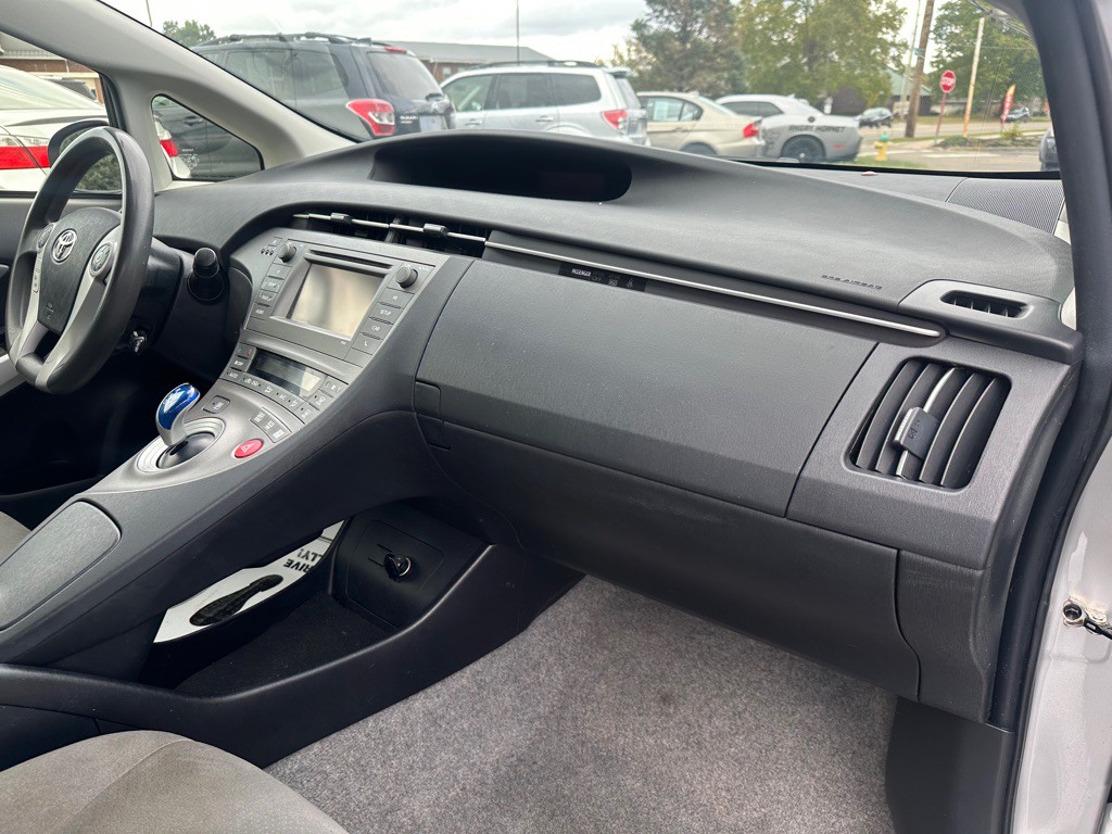 2015 Toyota Prius Image 11