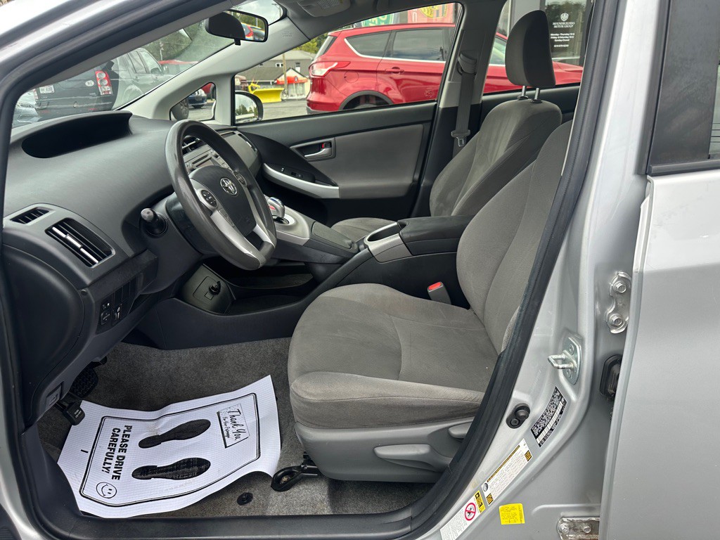 2015 Toyota Prius Image 12