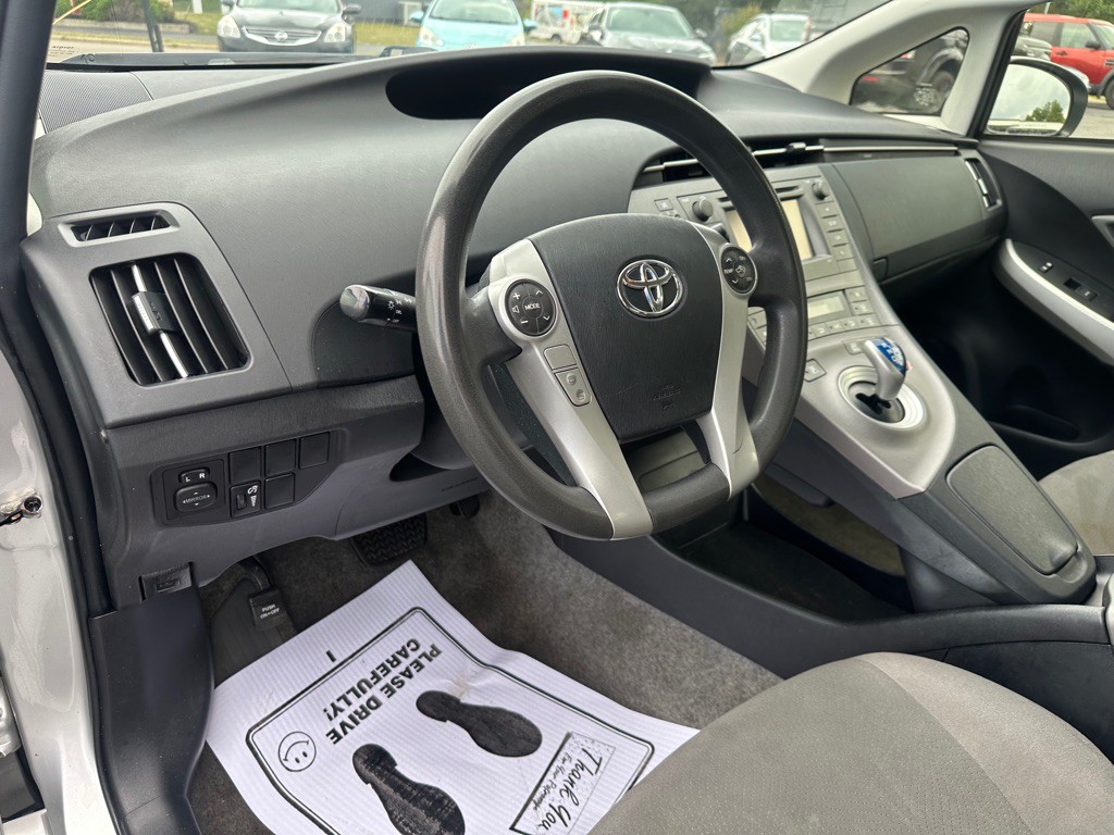 2015 Toyota Prius Image 13