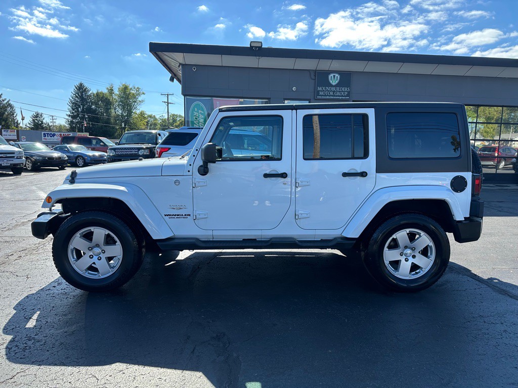 2011 Jeep Wrangler Unlimited Image 2