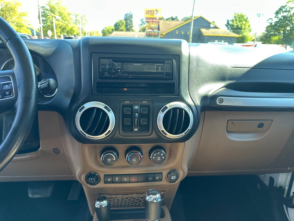 2011 Jeep Wrangler Unlimited Image 14