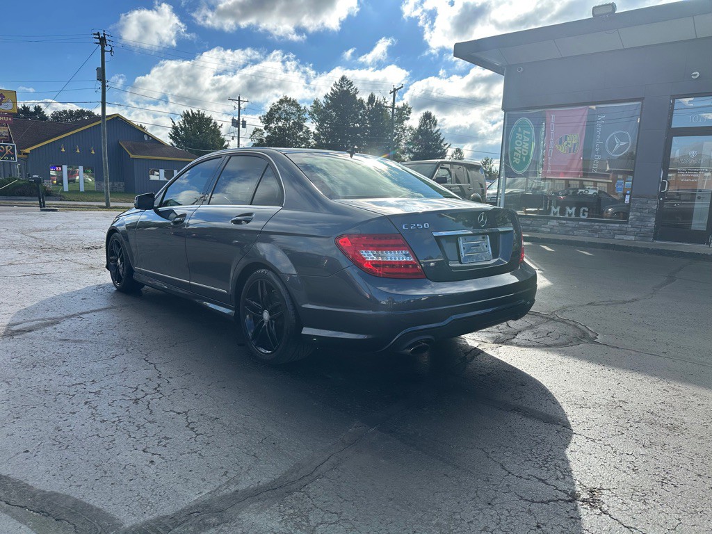 2014 Mercedes-Benz C-Class Image 3