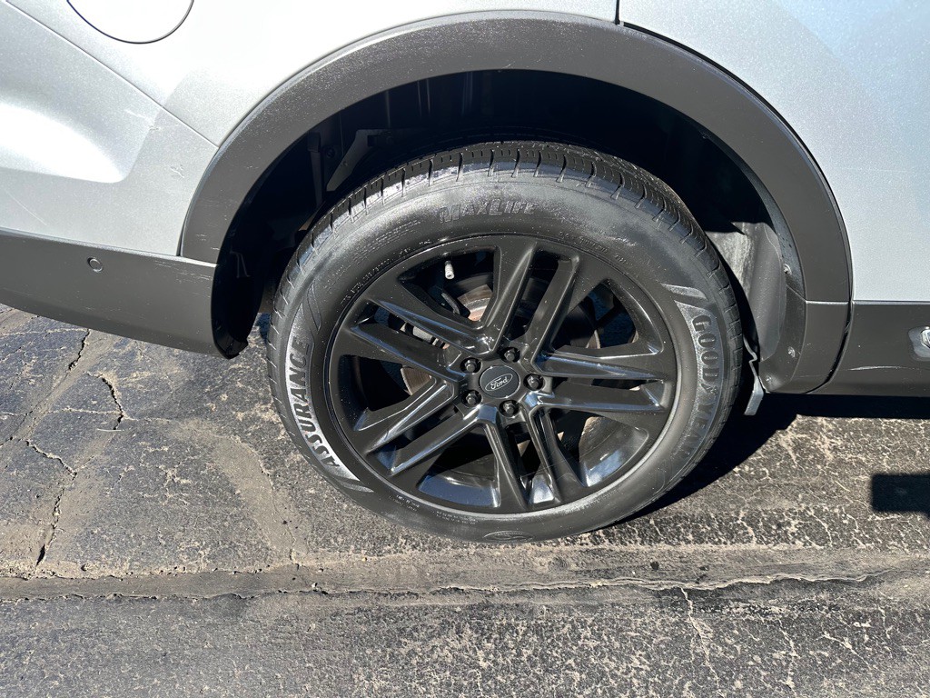 2016 Ford Explorer Image 9