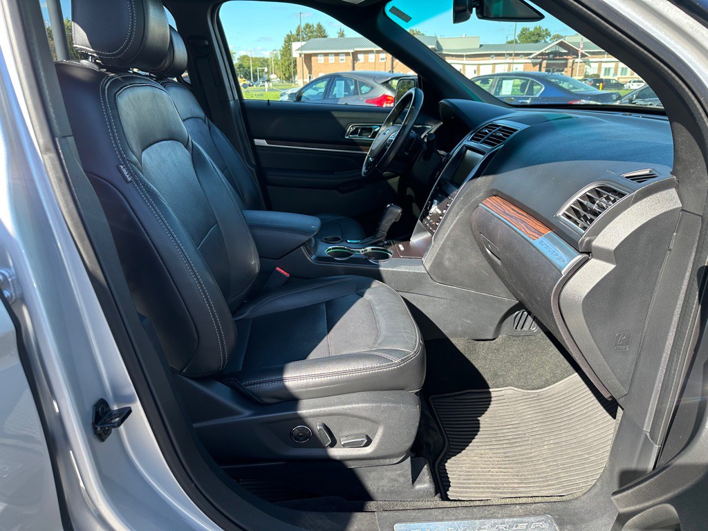 2016 Ford Explorer Image 10