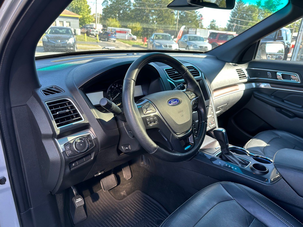 2016 Ford Explorer Image 13