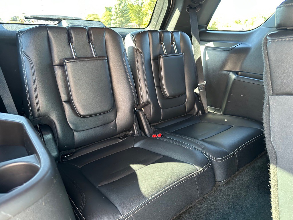 2016 Ford Explorer Image 16