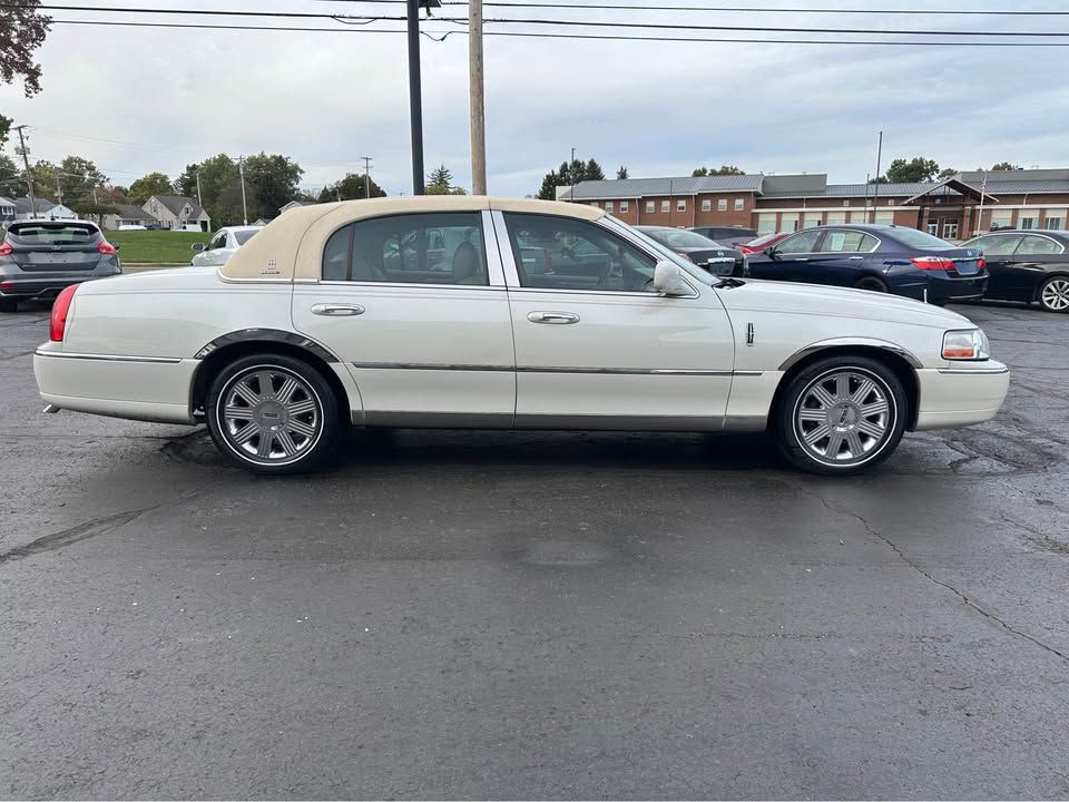 2004 Lincoln Town Car Image 5