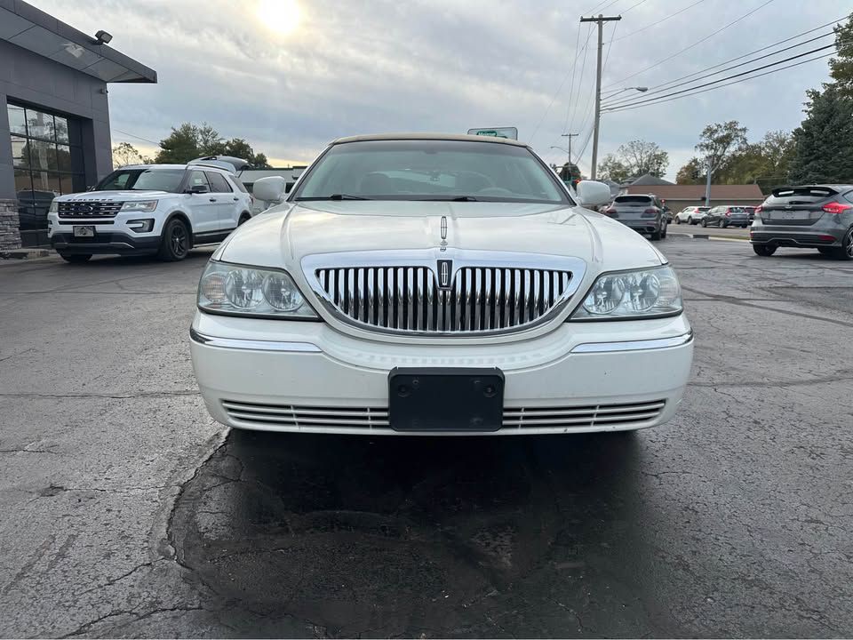 2004 Lincoln Town Car Image 7