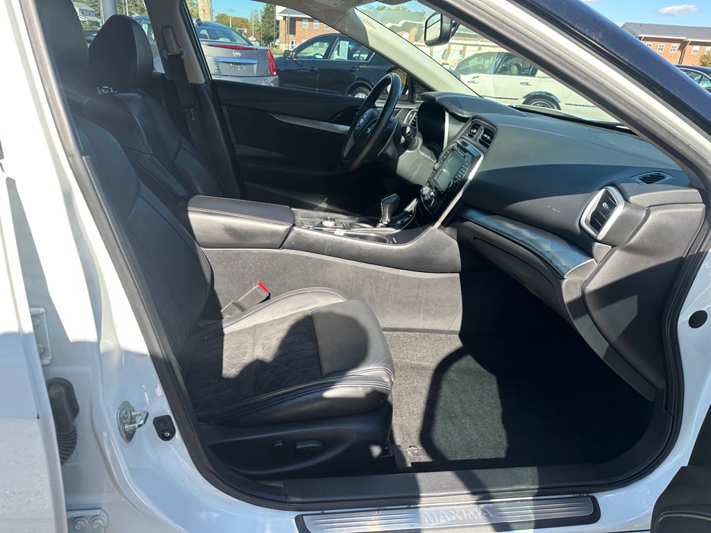 2016 Nissan Maxima Image 10