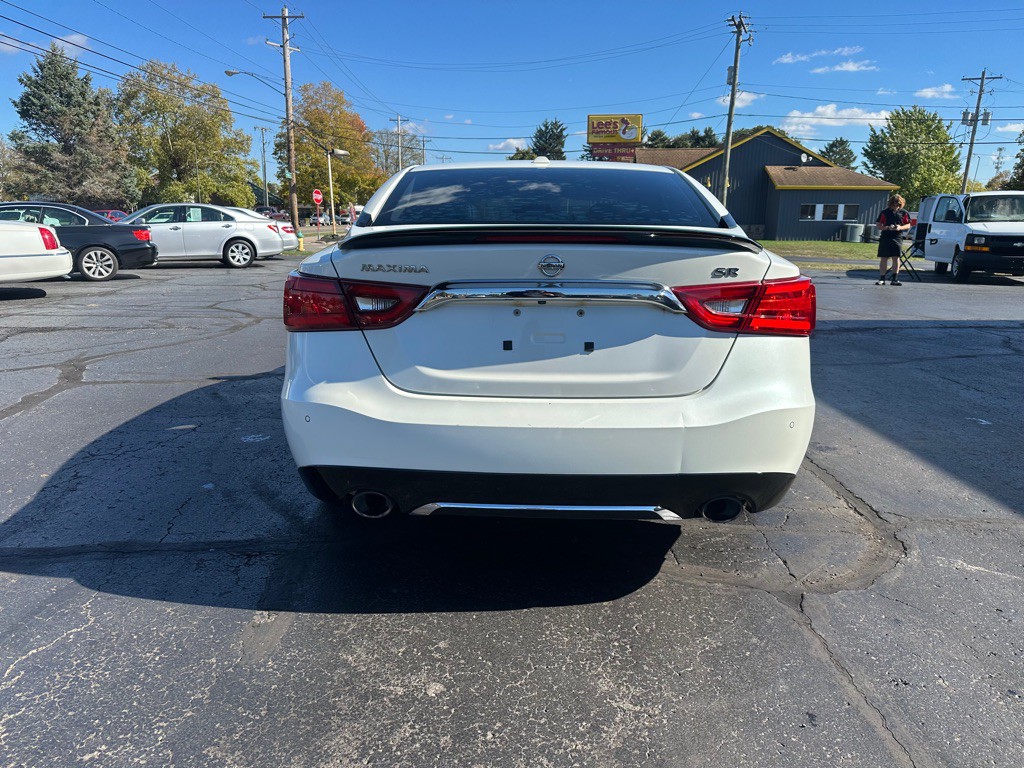 2016 Nissan Maxima Image 8