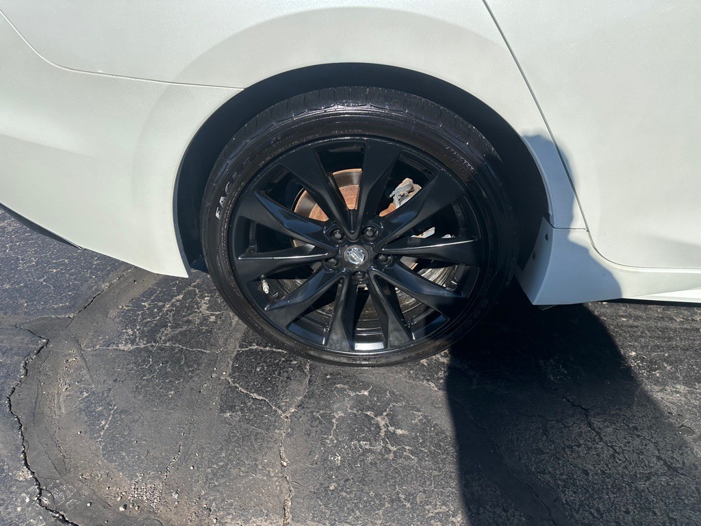 2016 Nissan Maxima Image 9