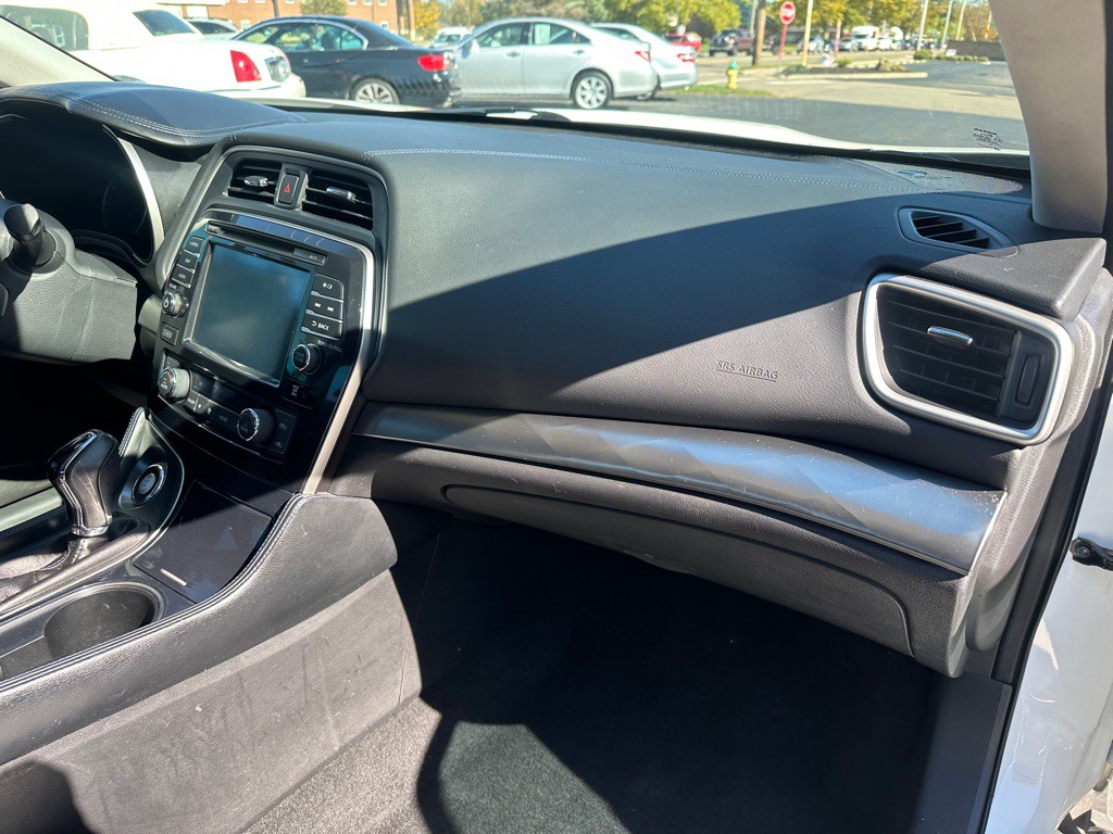 2016 Nissan Maxima Image 11